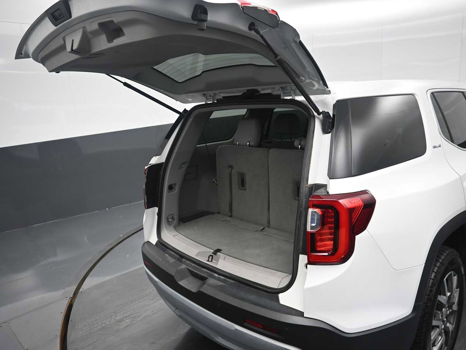 Used 2021 GMC Acadia SLE w/ LPO, Cargo Package image 13