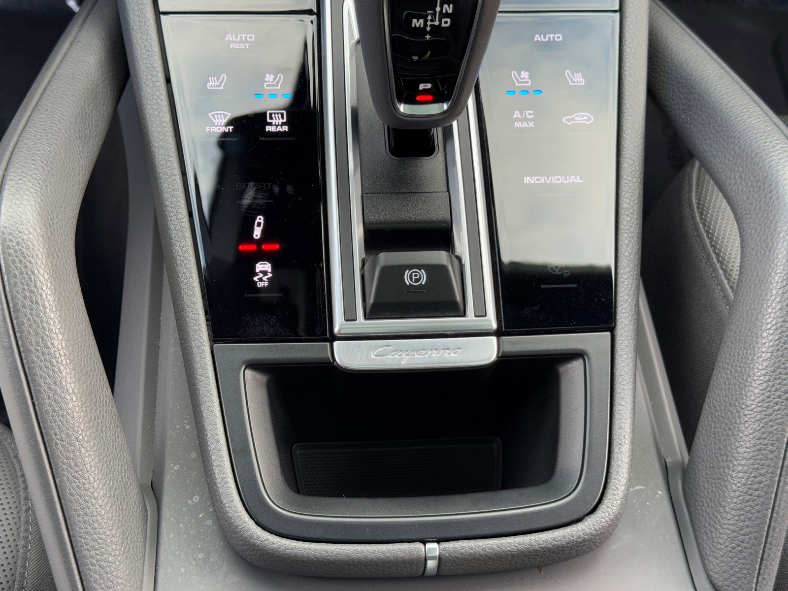 Used 2023 Porsche Cayenne E-Hybrid image 36