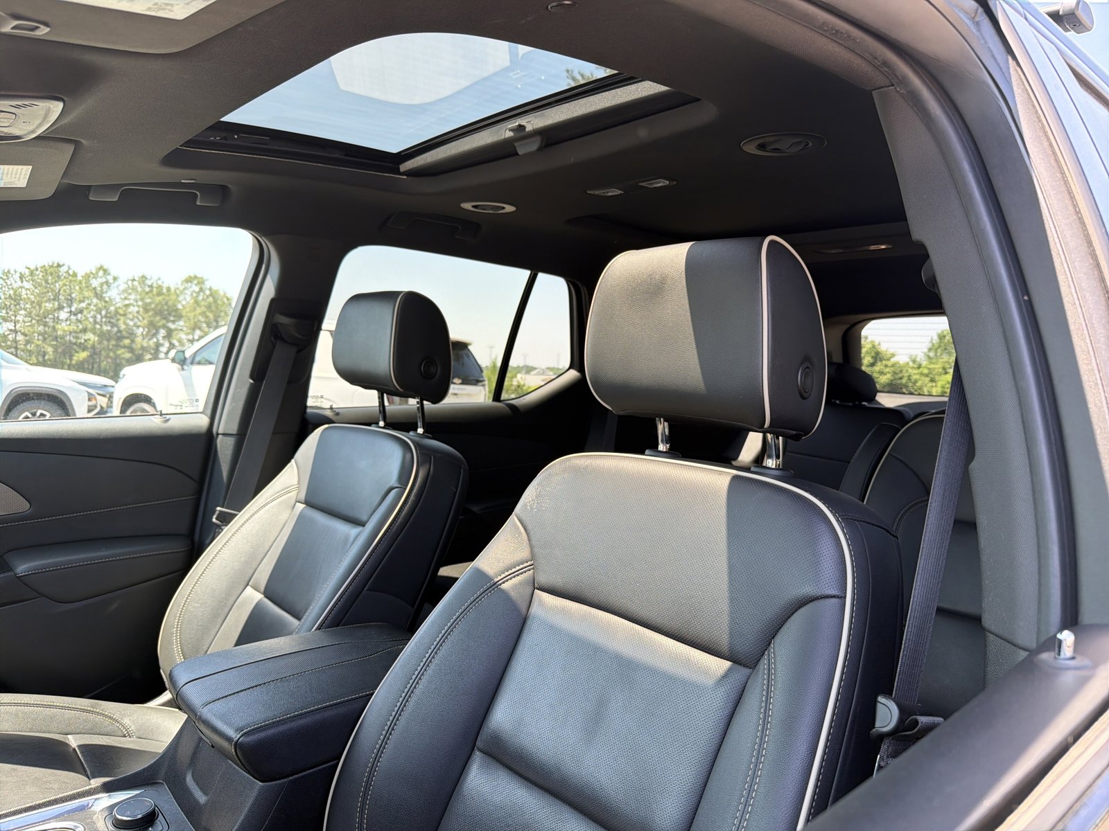 Used 2023 Chevrolet Traverse Premier w/ Redline Edition AWD/4WD image 28