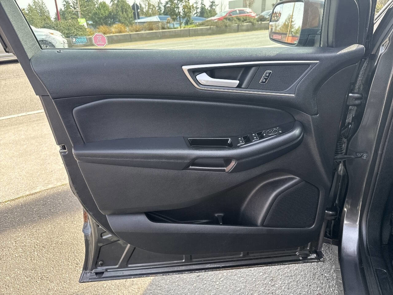Used 2018 Ford Edge SEL w/ SEL Appearance Package image 26