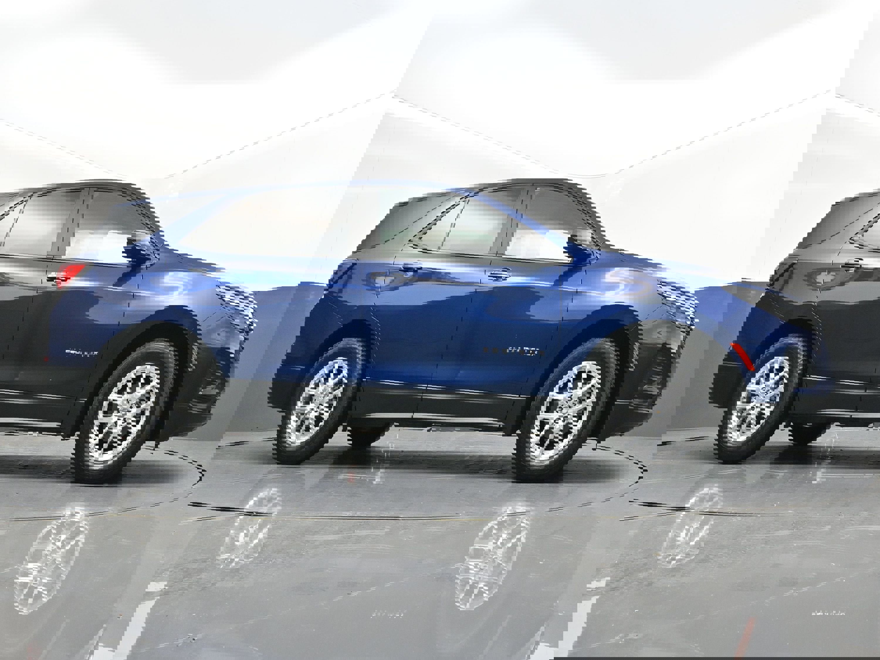 Used 2022 Chevrolet Equinox LS w/ LS Convenience Package image 39