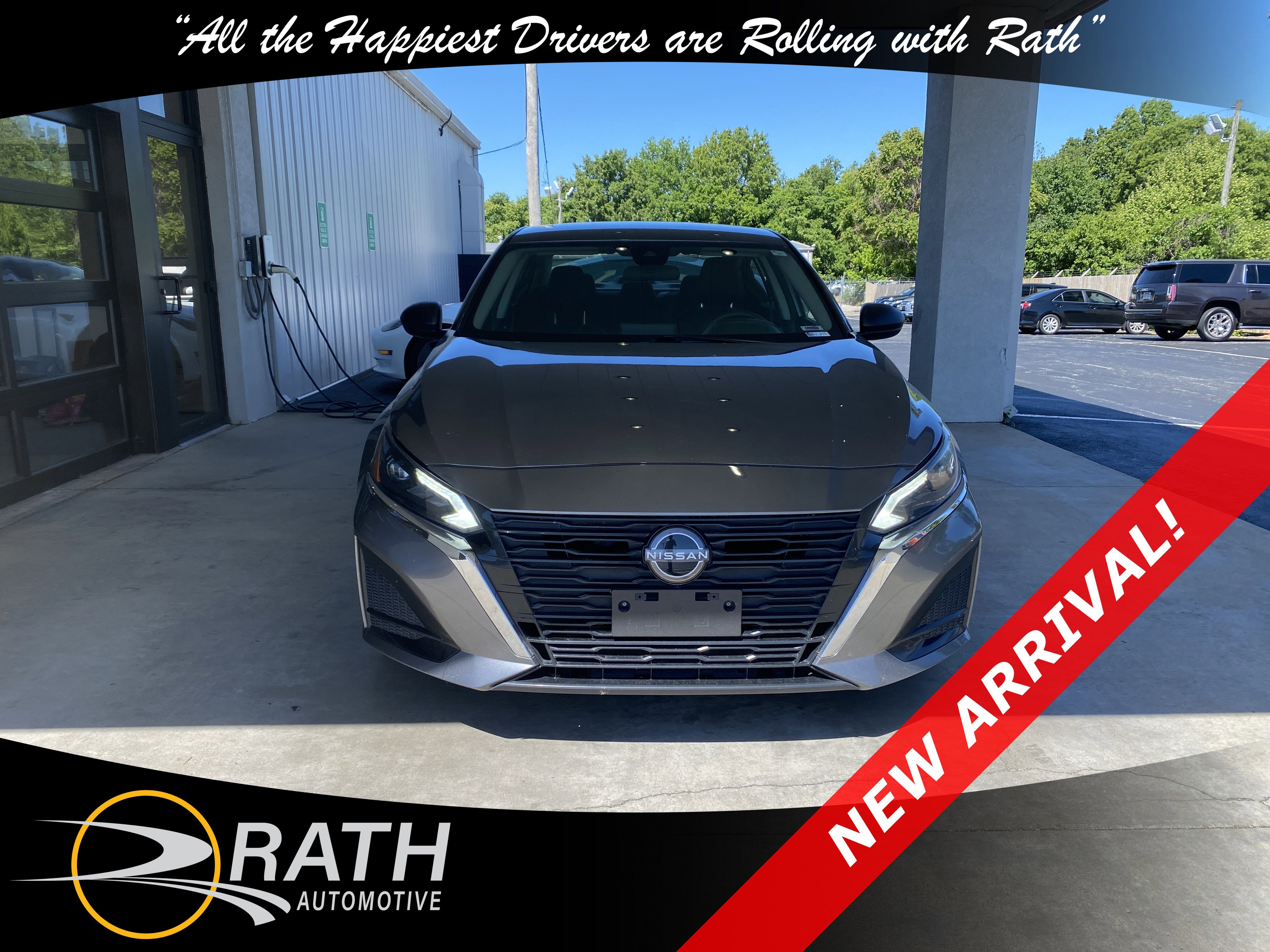 Used 2024 Nissan Altima 2.5 SV AWD/4WD image 3