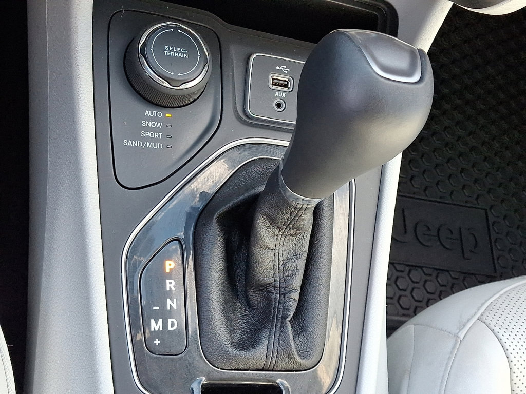 Used 2019 Jeep Cherokee Limited image 27