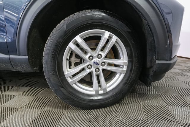 Used 2023 Ford Explorer XLT w/ Equipment Group 202A AWD/4WD image 15