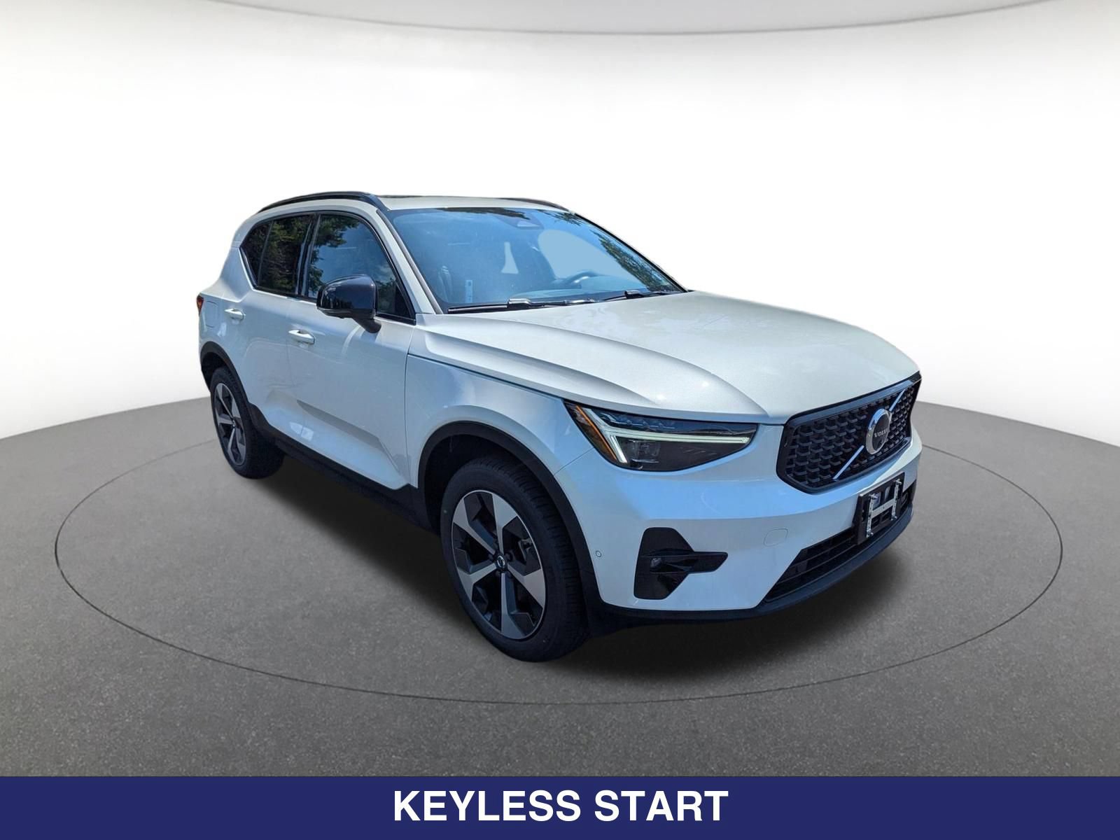 New 2026 Volvo XC40 B5 Plus w/ Protection Package Premier AWD/4WD image 2