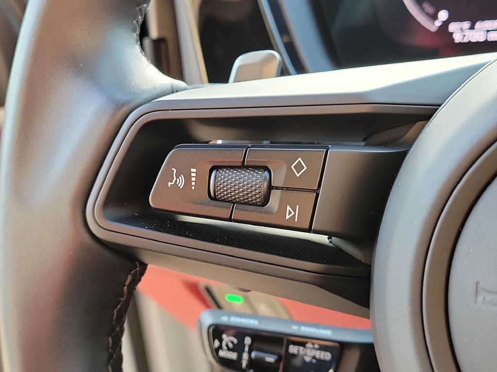 Certified 2026 Porsche Cayenne AWD/4WD image 33