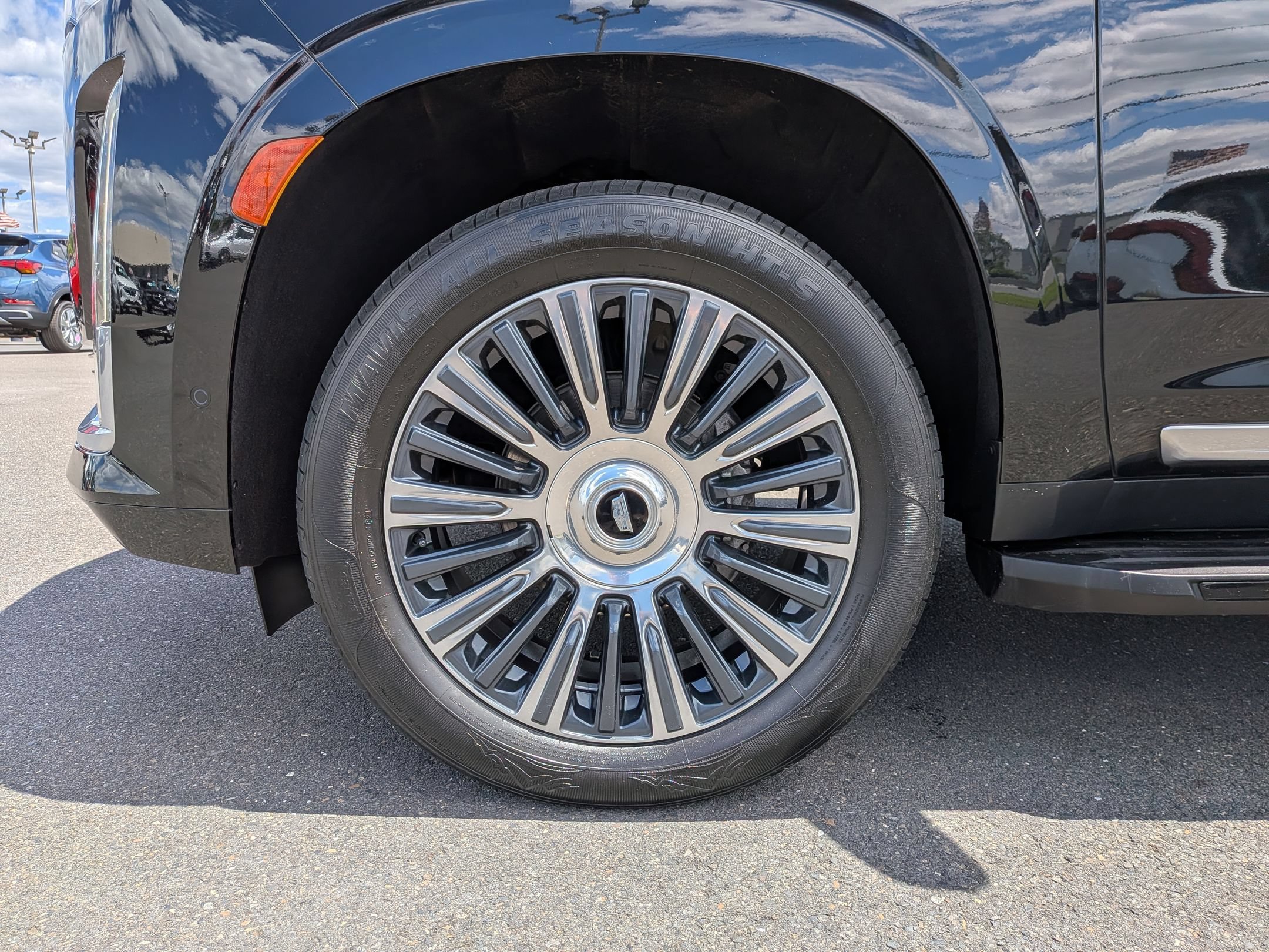 Certified 2023 Cadillac Escalade Premium Luxury AWD/4WD image 33