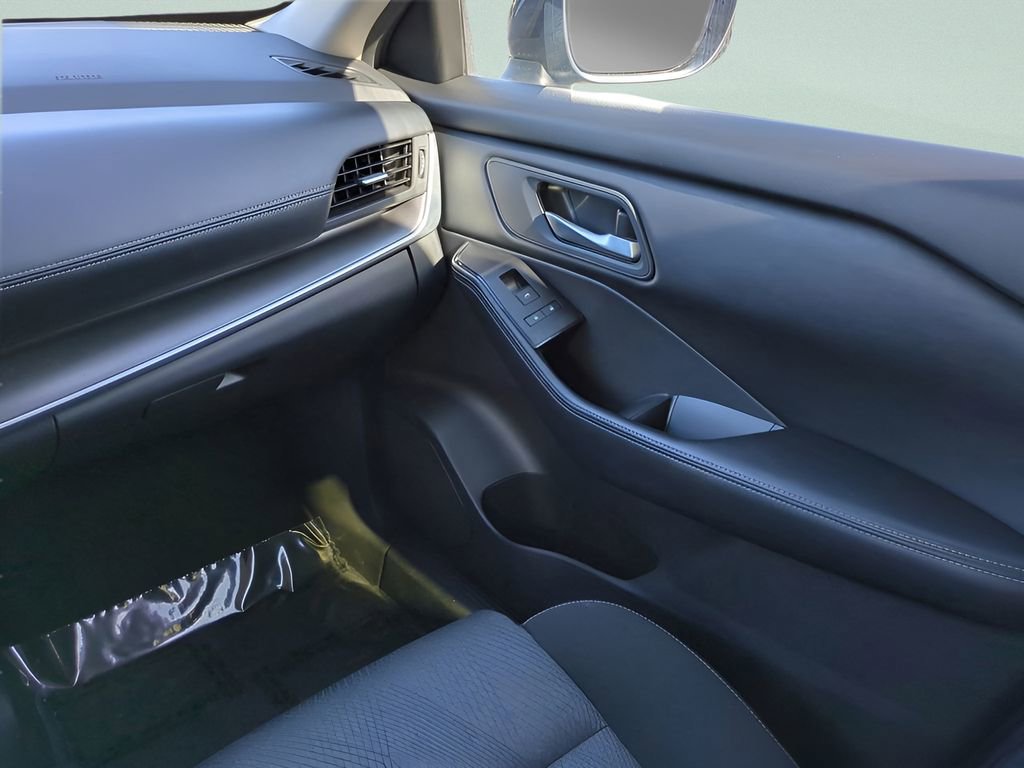 Certified 2024 Nissan Rogue SV image 17