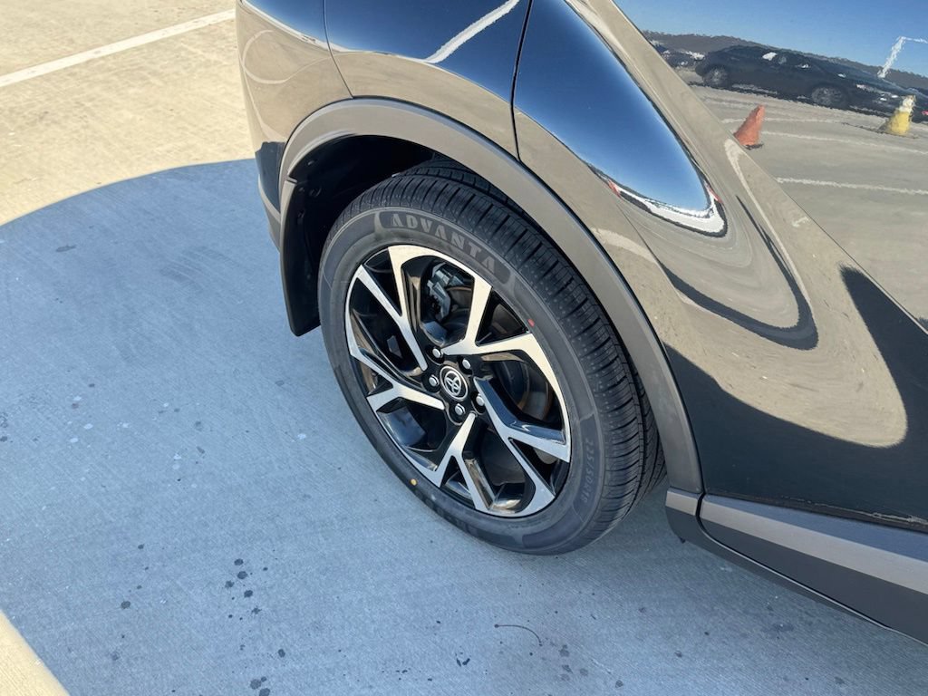 Used 2020 Toyota C-HR XLE FWD image 25