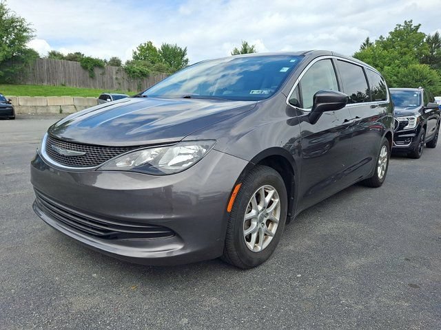 Certified 2017 Chrysler Pacifica Touring FWD image 3