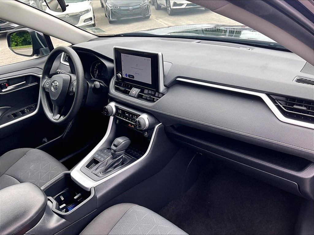 Used 2025 Toyota RAV4 XLE AWD/4WD image 14