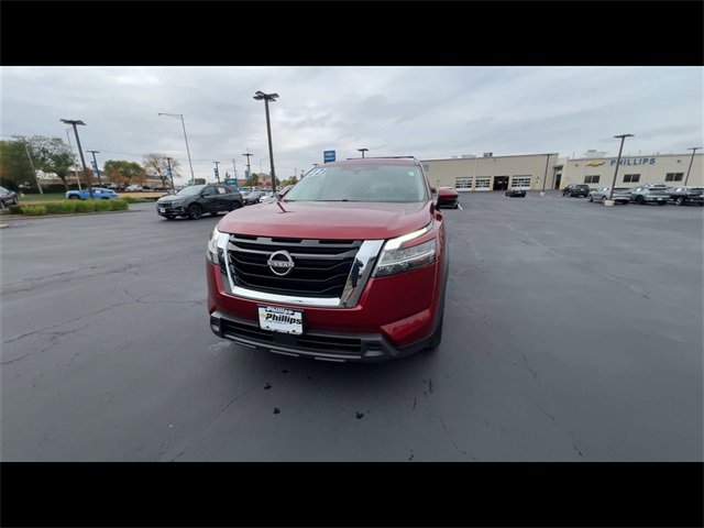 Used 2022 Nissan Pathfinder SV image 3