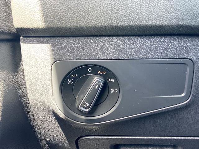 Used 2018 Volkswagen Tiguan SEL FWD image 14
