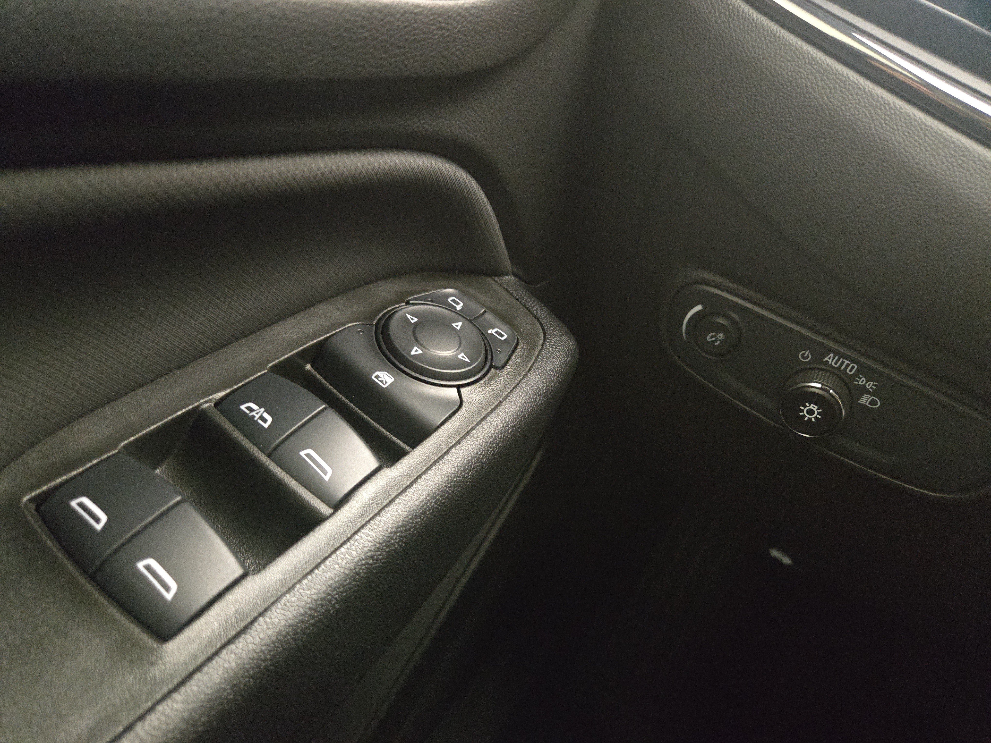 Certified 2024 Chevrolet Equinox RS FWD image 28