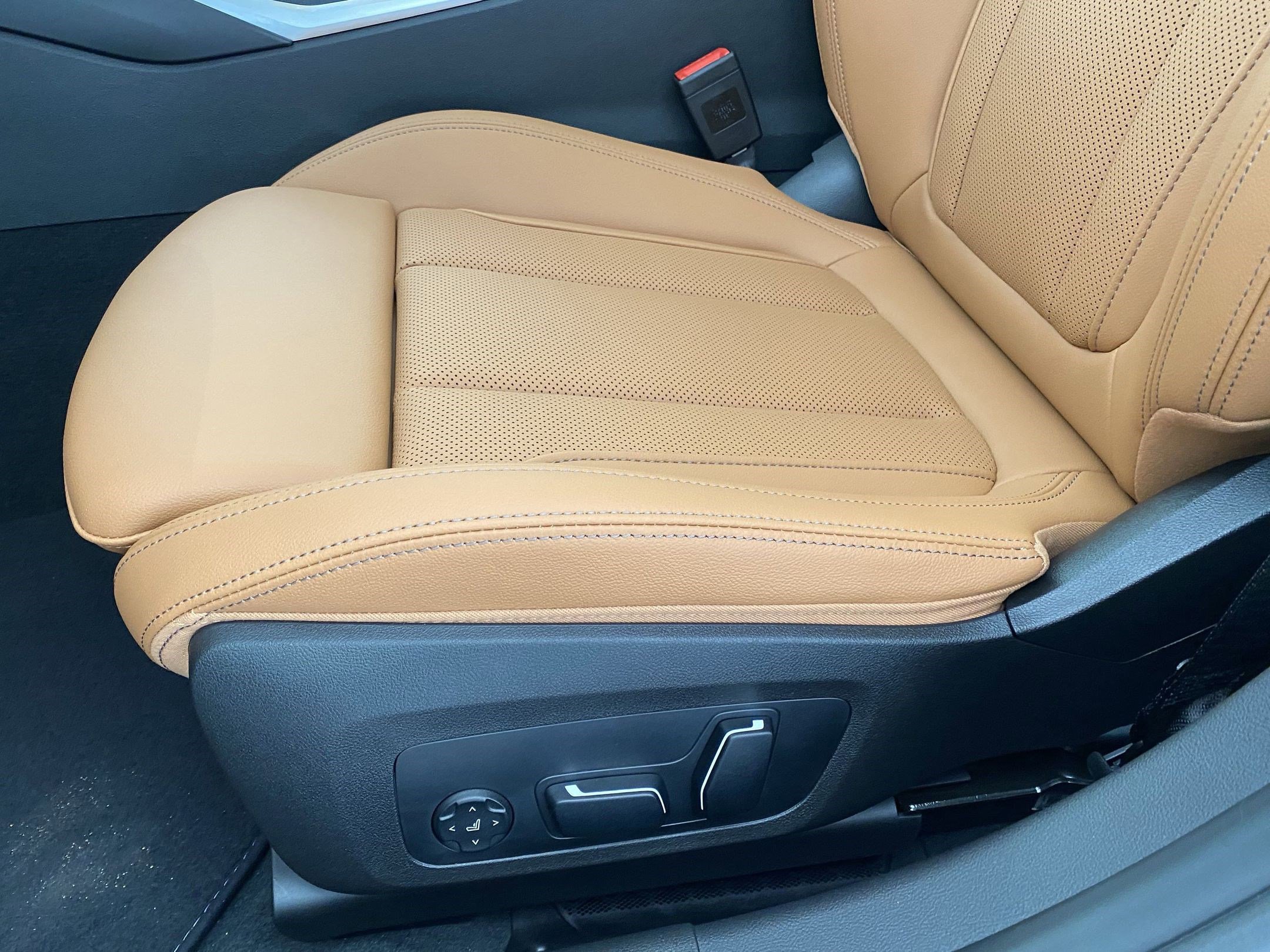 Used 2025 BMW 330i xDrive Sedan w/ Convenience Package image 15