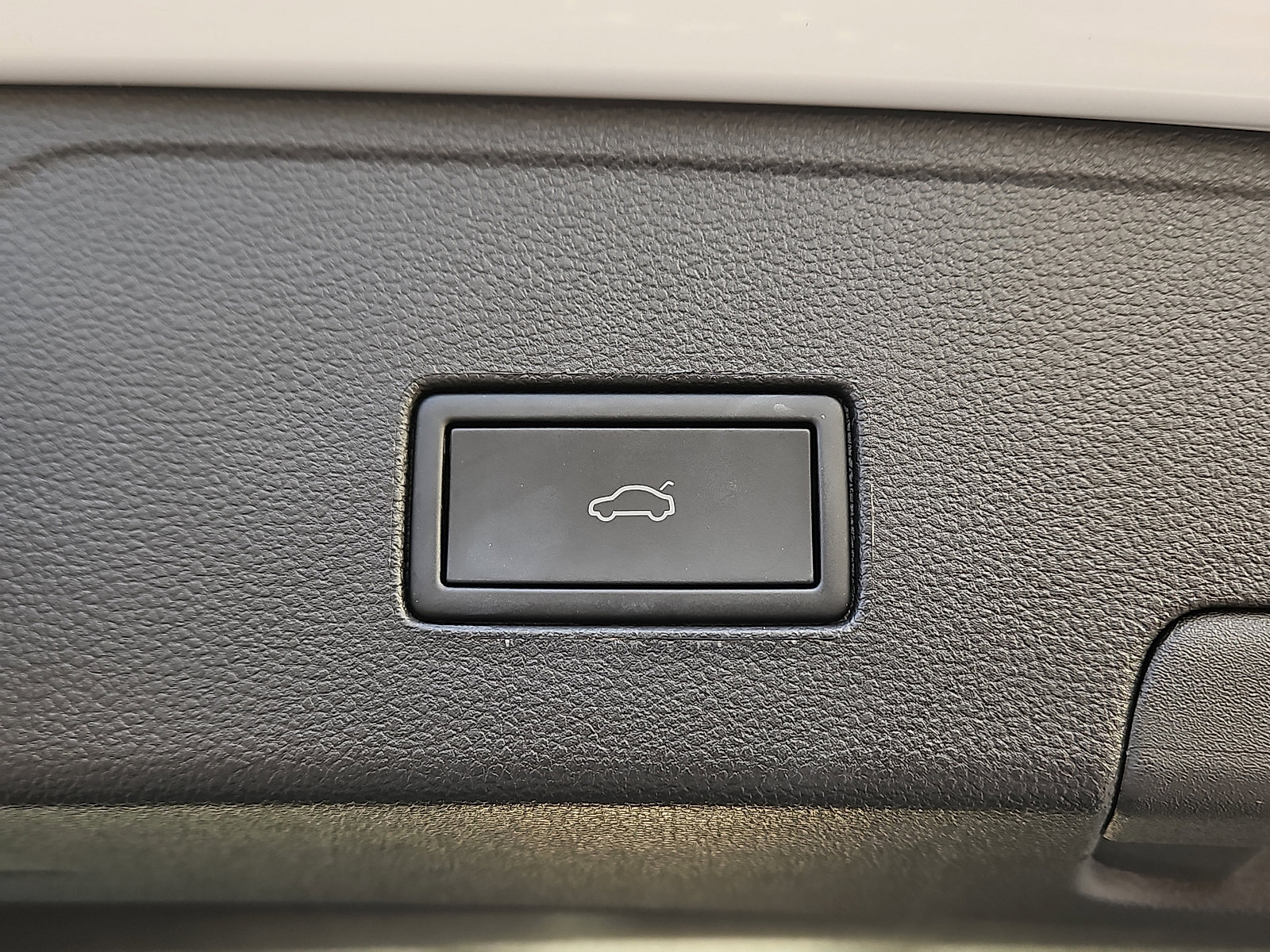 Certified 2023 Volkswagen Atlas Cross Sport SE image 7