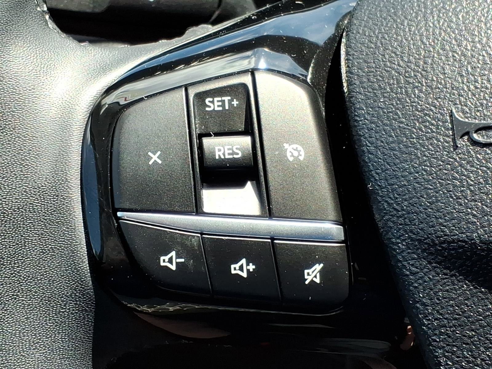Used 2022 Ford Escape SE w/ SE Sport Appearance Package AWD/4WD image 24
