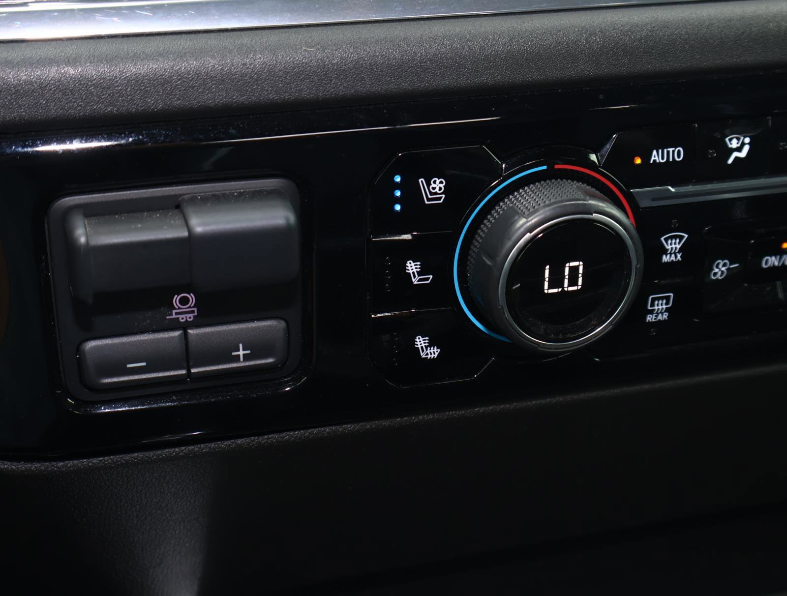 Used 2025 Chevrolet Silverado 3500 LTZ w/ LTZ Texas Edition image 29