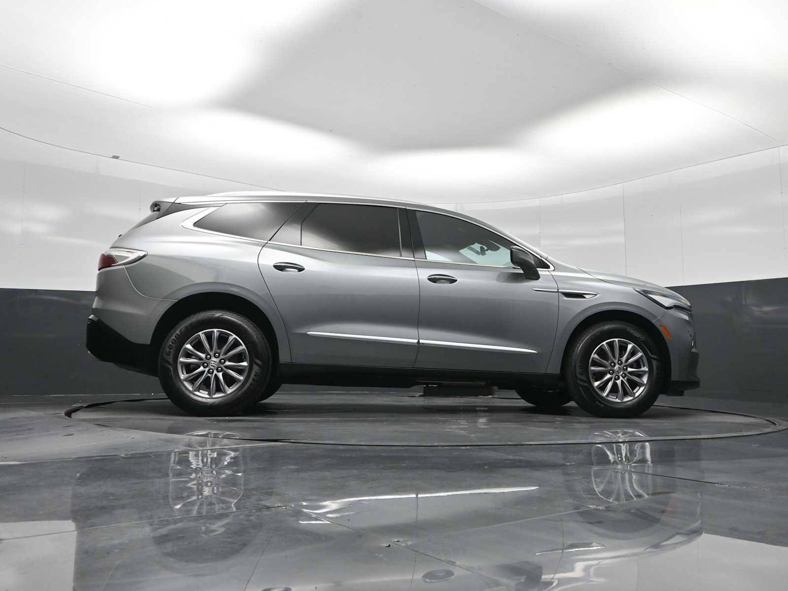 Used 2024 Buick Enclave Premium image 25