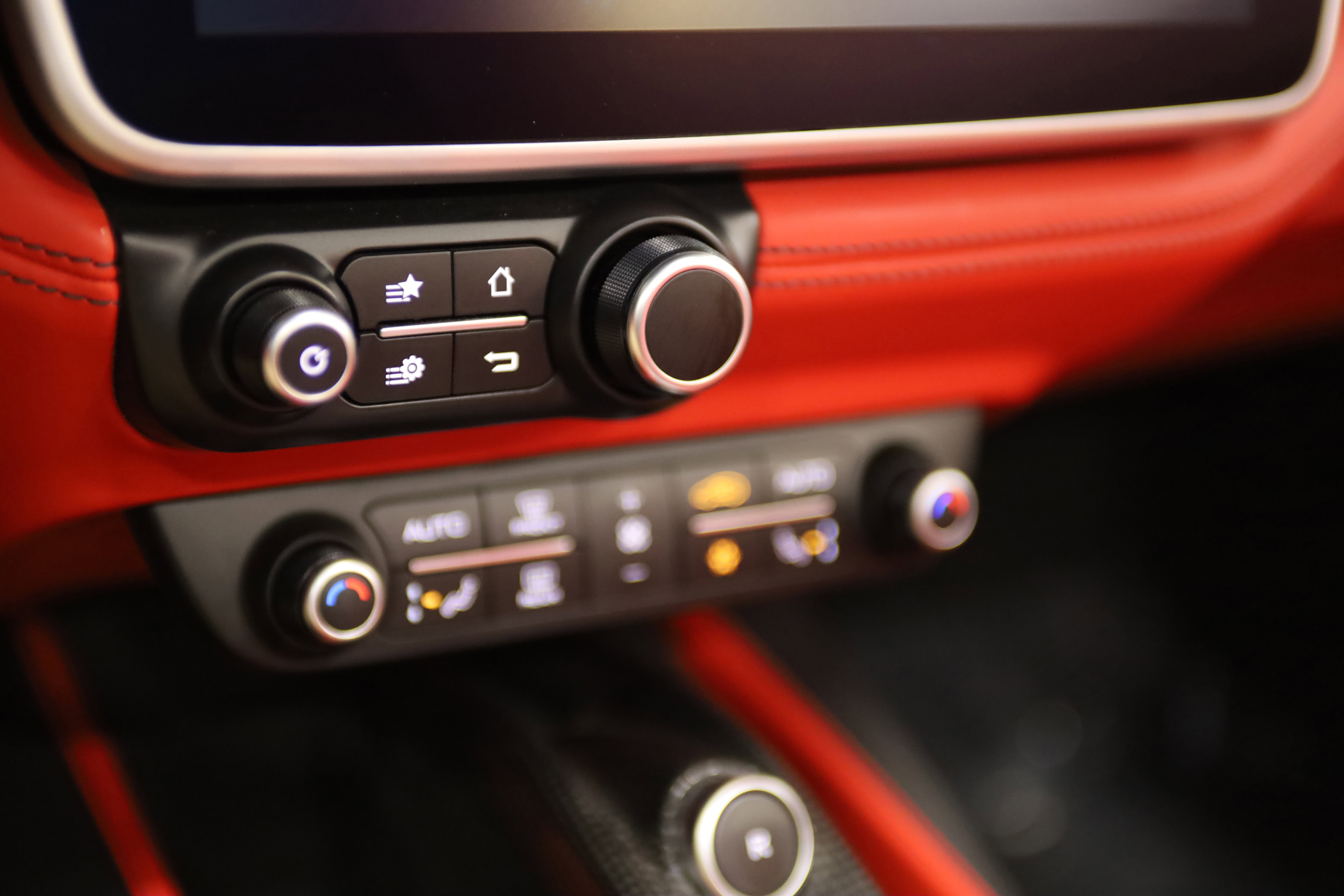 Used 2020 Ferrari Portofino RWD image 31