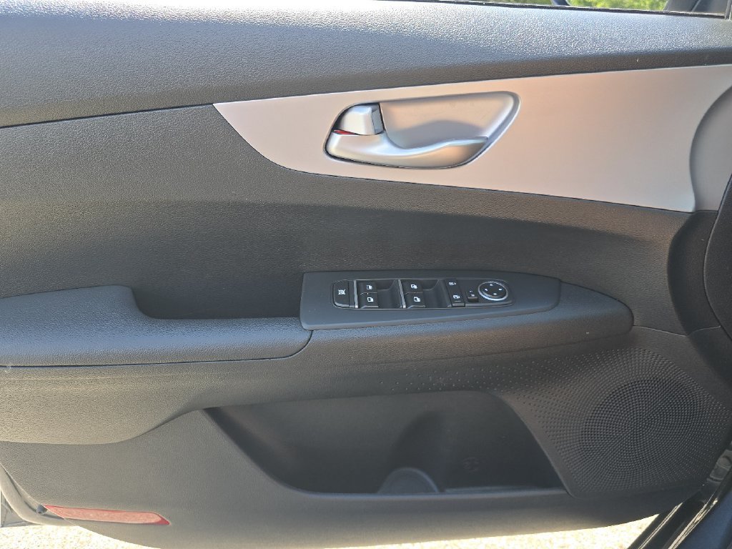 Used 2023 Kia Forte LXS FWD image 21