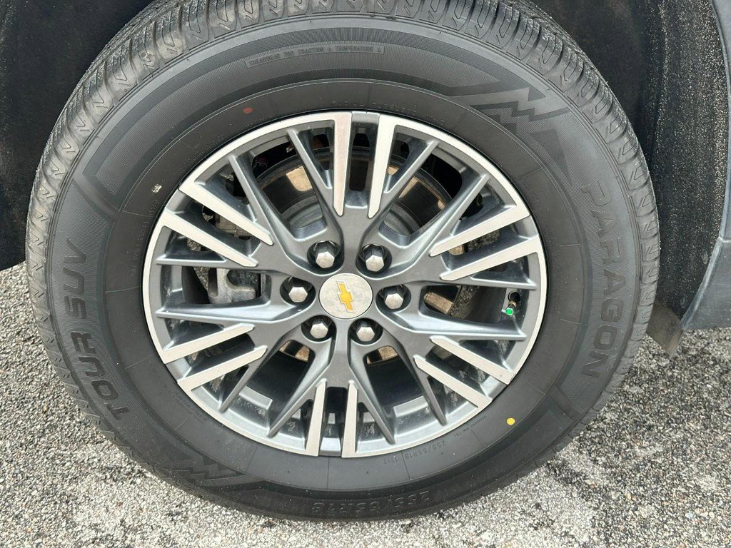 Used 2025 Chevrolet Traverse LT image 6