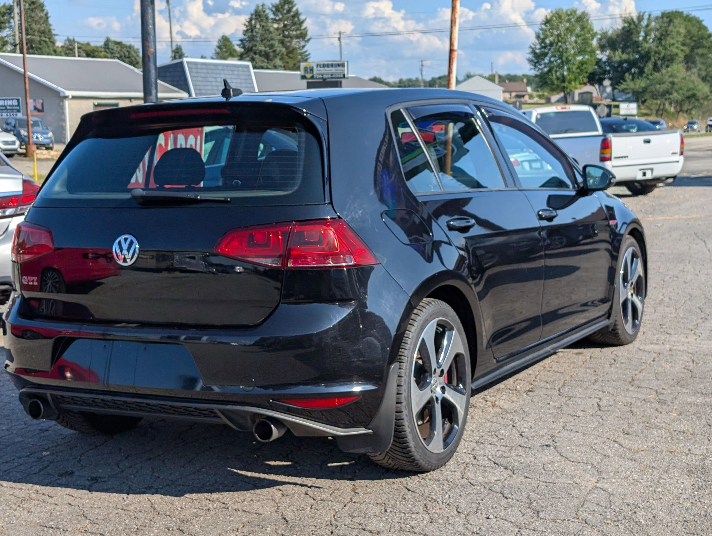 Used 2017 Volkswagen GTI Sport image 7
