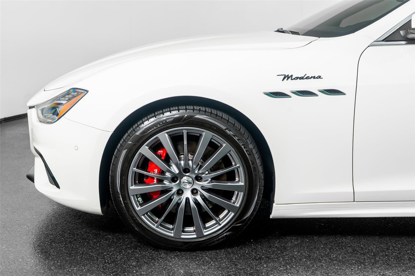 Used 2023 Maserati Ghibli Modena RWD image 18