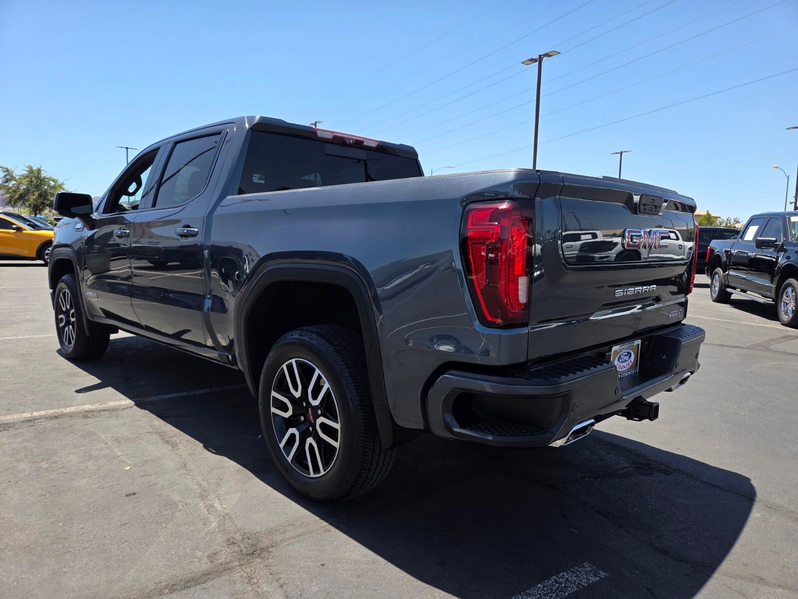 Used 2021 GMC Sierra 1500 AT4 w/ Technology Package AWD/4WD image 4