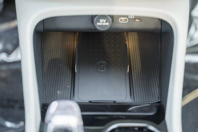 New 2026 Volvo XC40 B5 Ultra w/ Protection Package Premier image 24