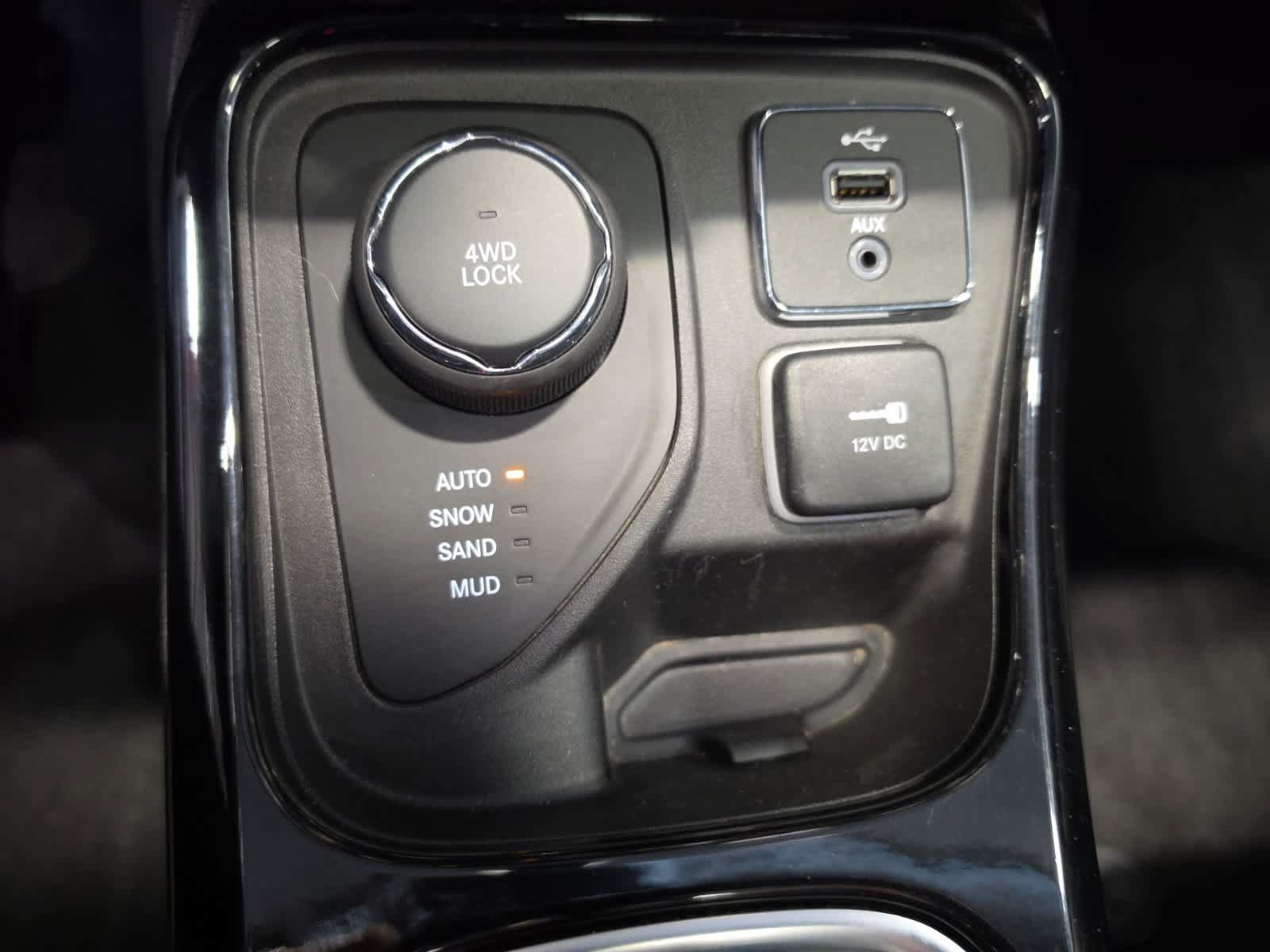 Used 2018 Jeep Compass Limited w/ Safe & Security Group AWD/4WD image 27