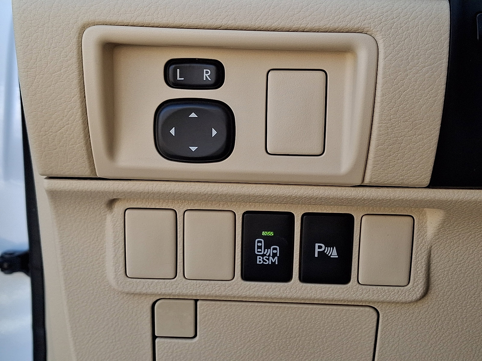 Used 2015 Lexus ES 300h w/ Navigation System Package FWD image 26