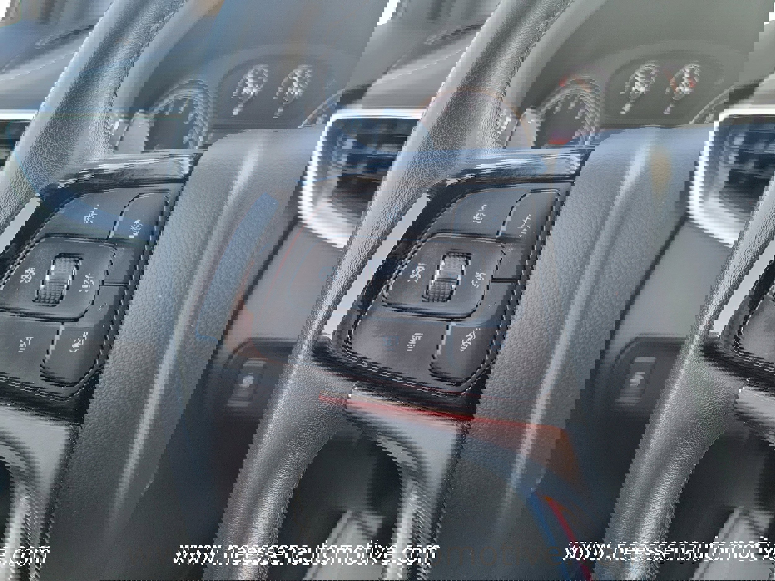 Used 2023 Buick Enclave Essence image 20