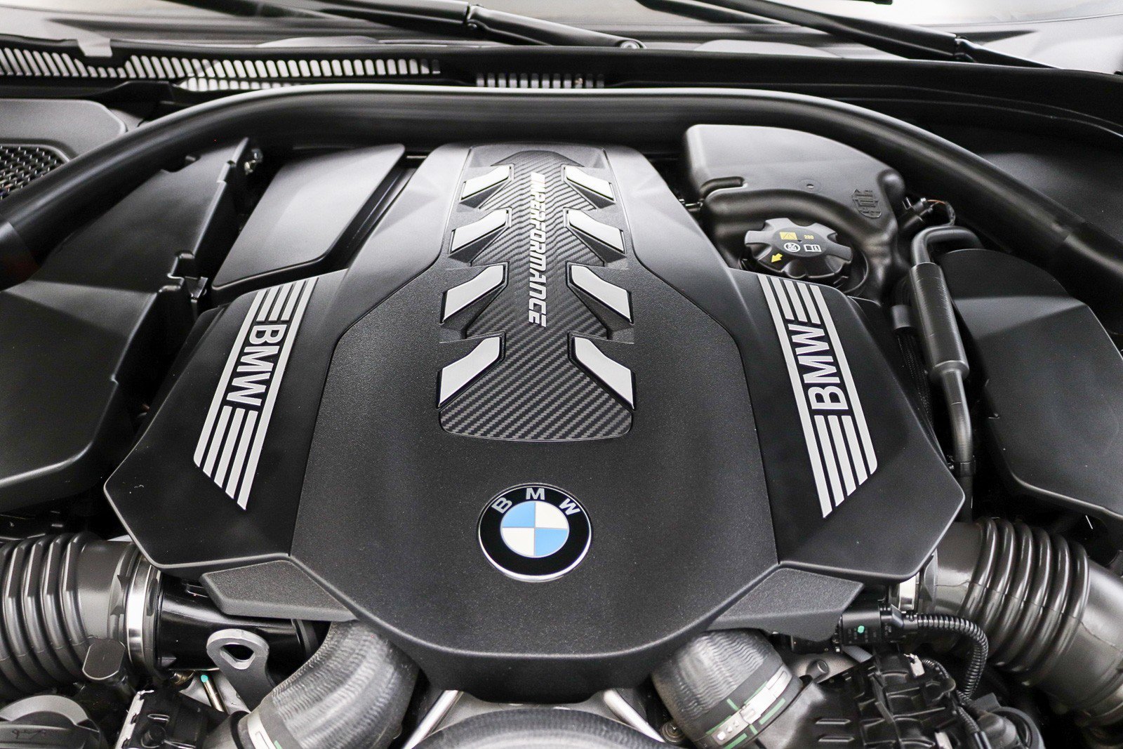 Used 2023 BMW M550i xDrive AWD/4WD image 37