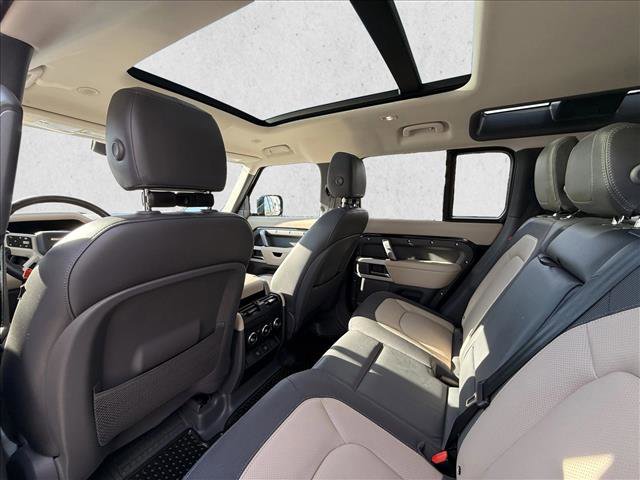 Used 2024 Land Rover Defender 110 X-Dynamic SE image 12