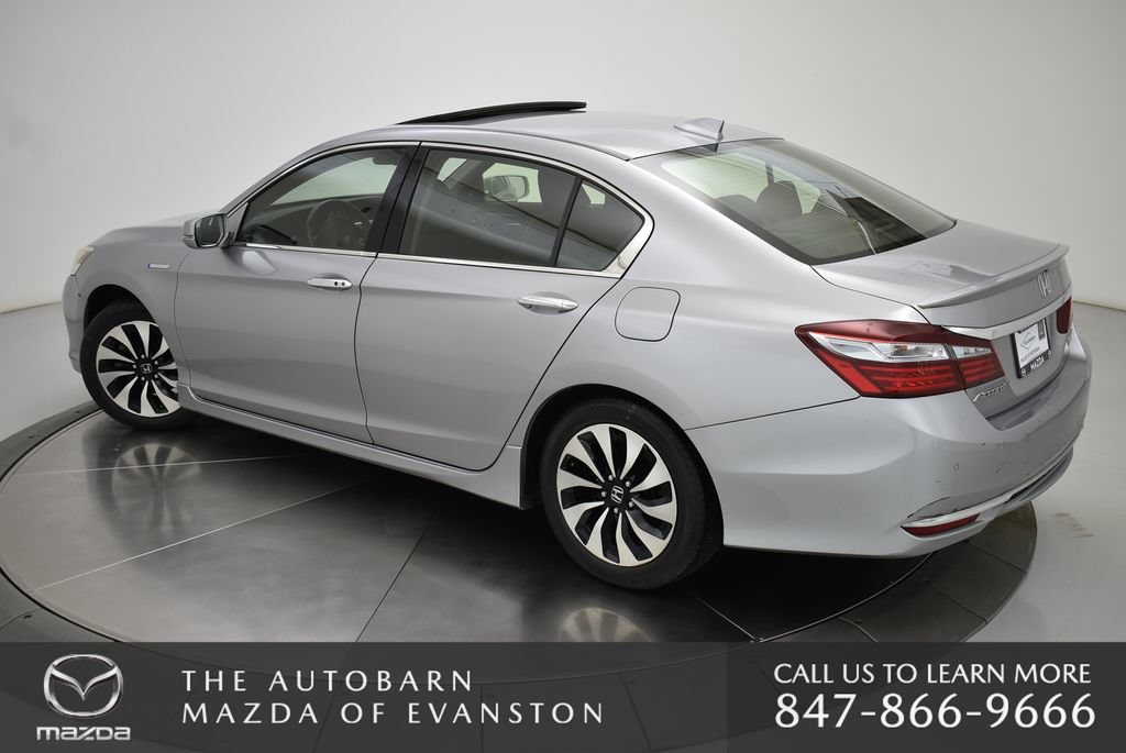 Used 2017 Honda Accord Touring image 8