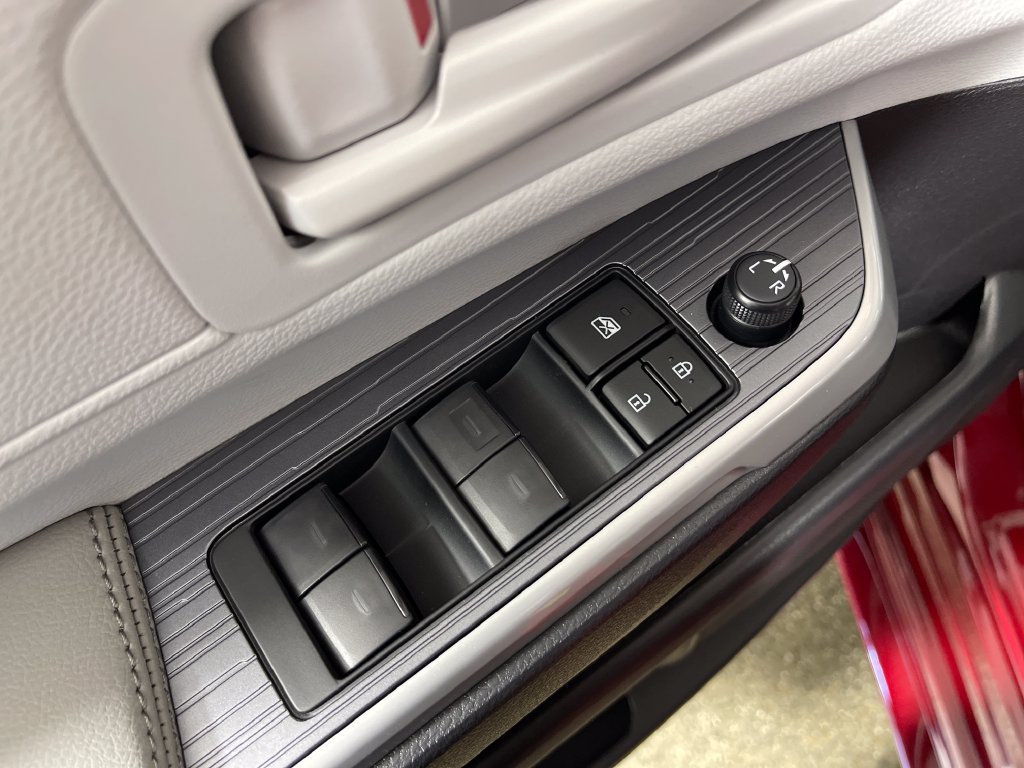 New 2026 Toyota Sienna LE FWD image 16