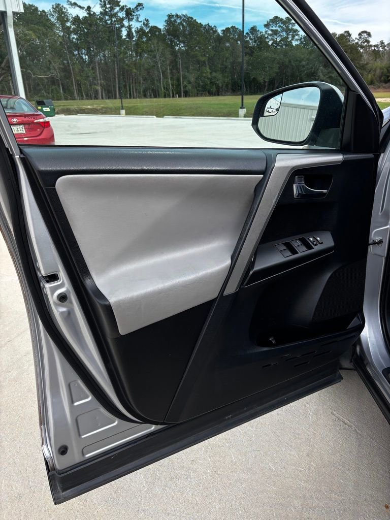 Used 2017 Toyota RAV4 XLE image 10