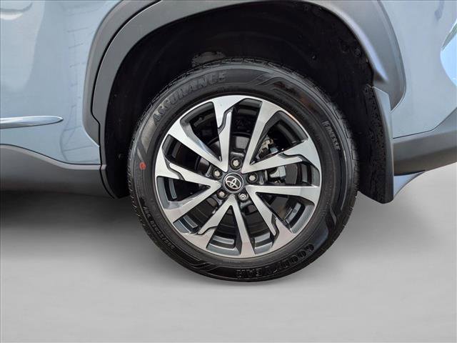 Used 2023 Toyota Corolla Cross XLE w/ Convenience Package AWD/4WD image 22