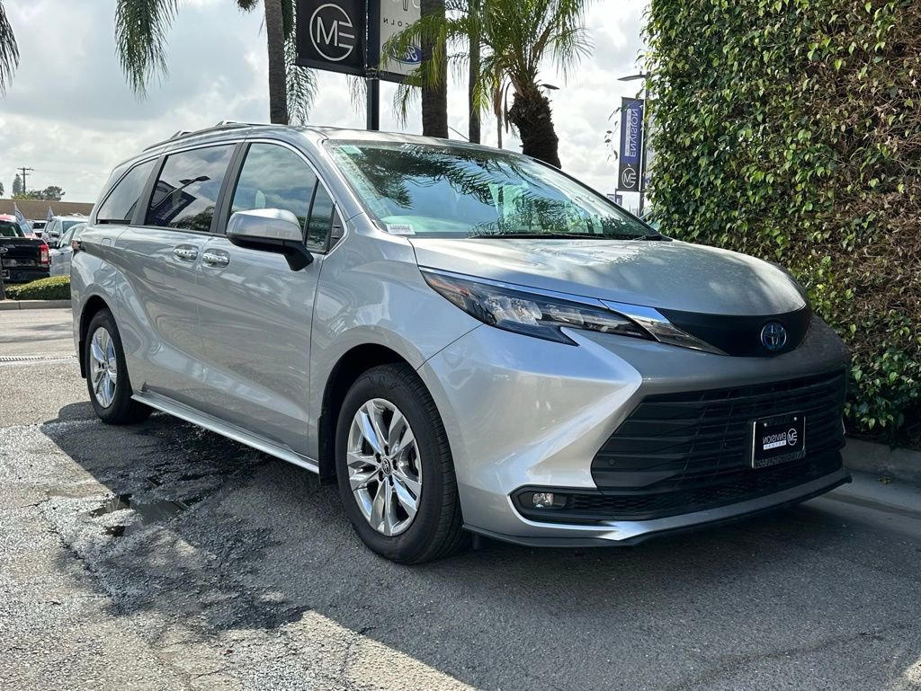 Used 2025 Toyota Sienna XLE