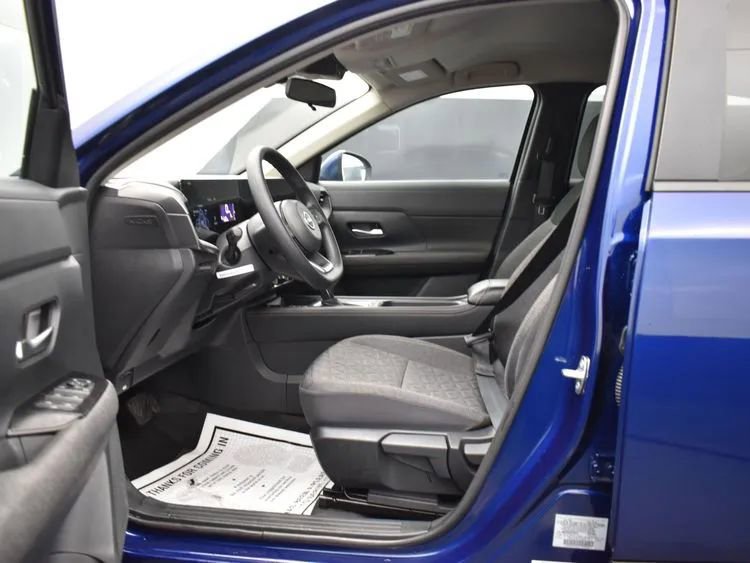 Used 2025 Nissan Kicks SV AWD/4WD image 14