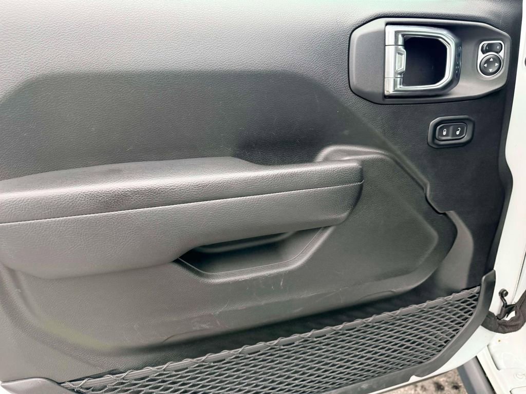 Used 2025 Jeep Wrangler Willys AWD/4WD image 14