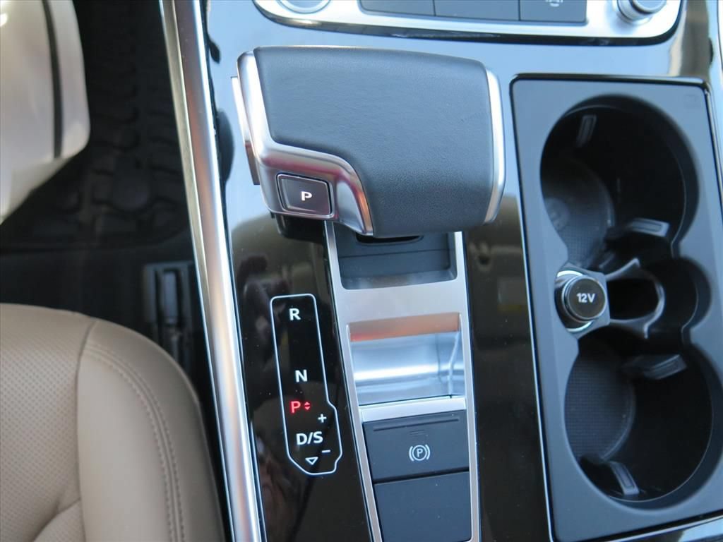 Used 2023 Audi Q8 Premium Plus w/ Premium Plus Package AWD/4WD image 16