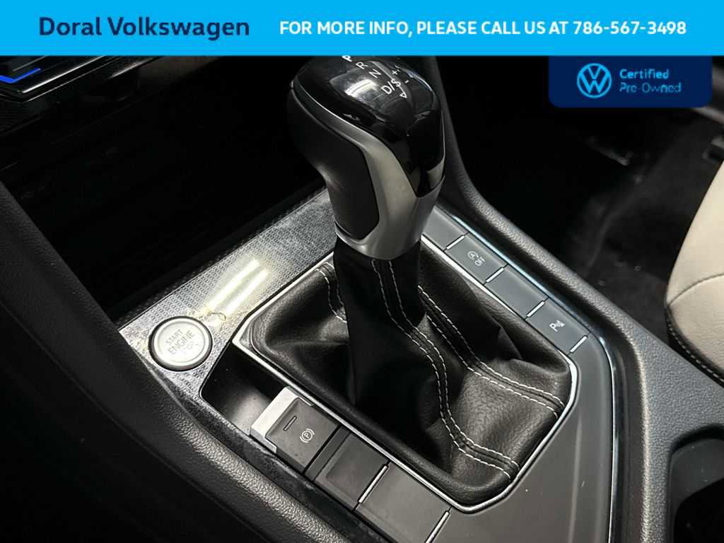 Used 2025 Volkswagen Taos SE FWD image 21