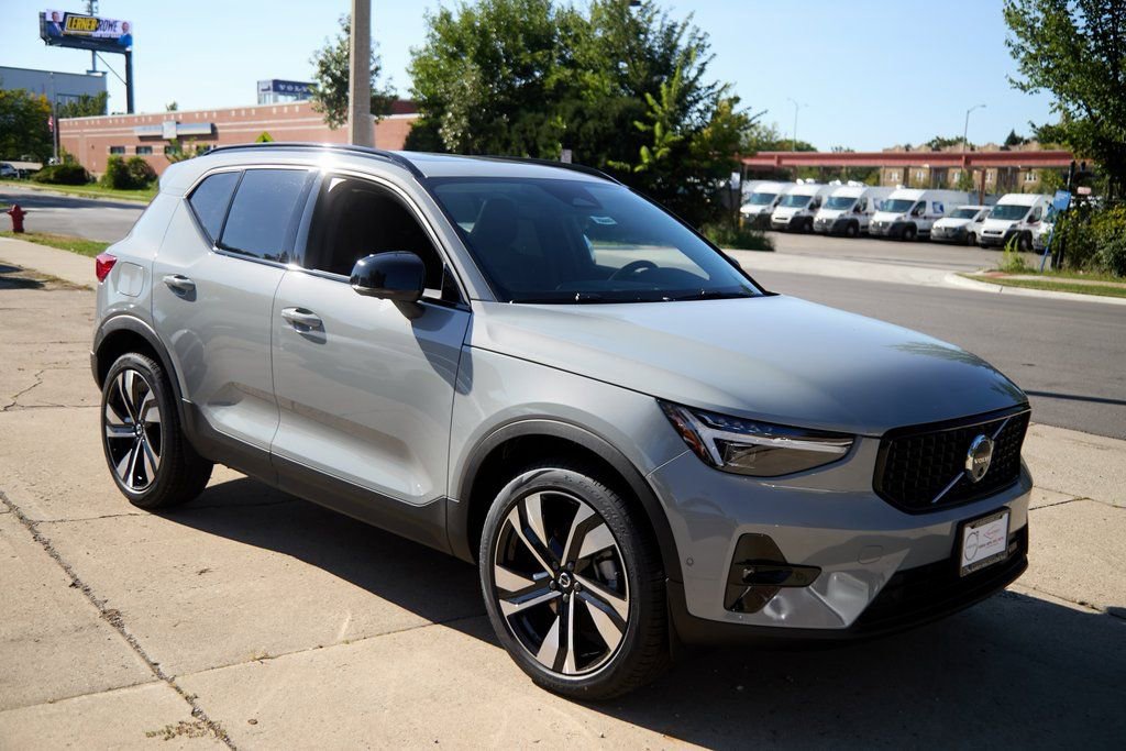New 2026 Volvo XC40 B5 Ultra w/ Climate Package image 4