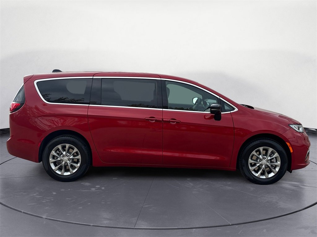 New 2026 Chrysler Pacifica Select image 6