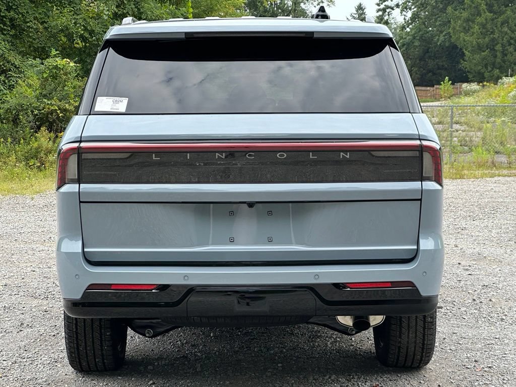 New 2027 Lincoln Navigator Reserve w/ Jet Appearance Package AWD/4WD image 4