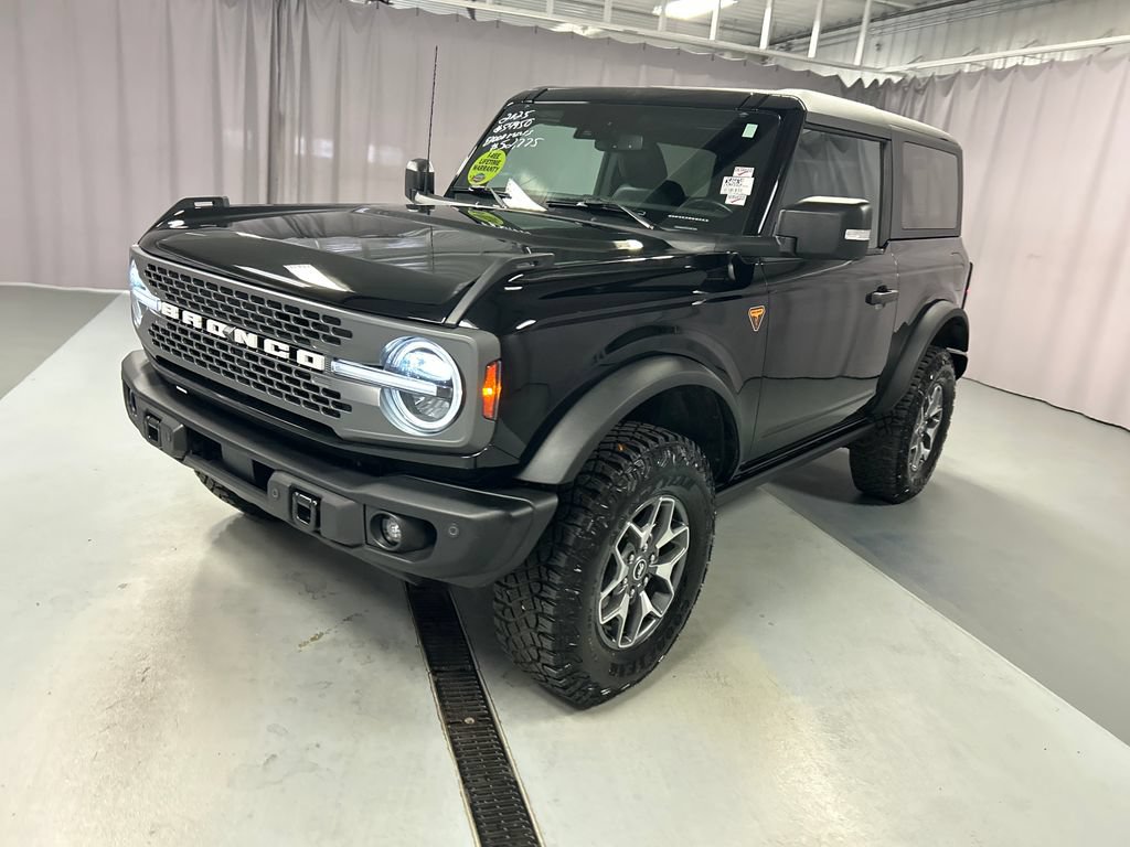 Used 2025 Ford Bronco Badlands AWD/4WD image 3