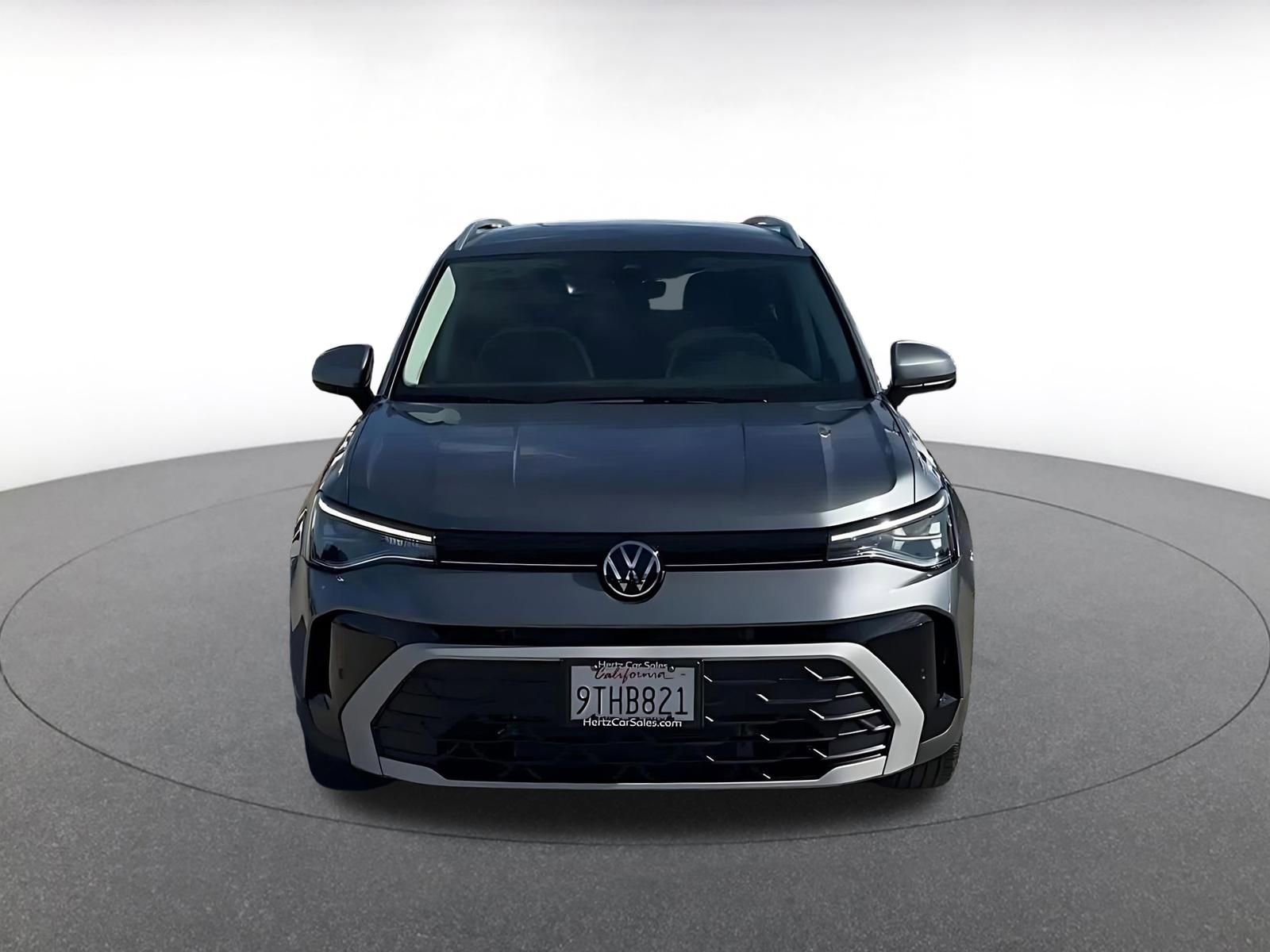 Used 2025 Volkswagen Taos SE image 4