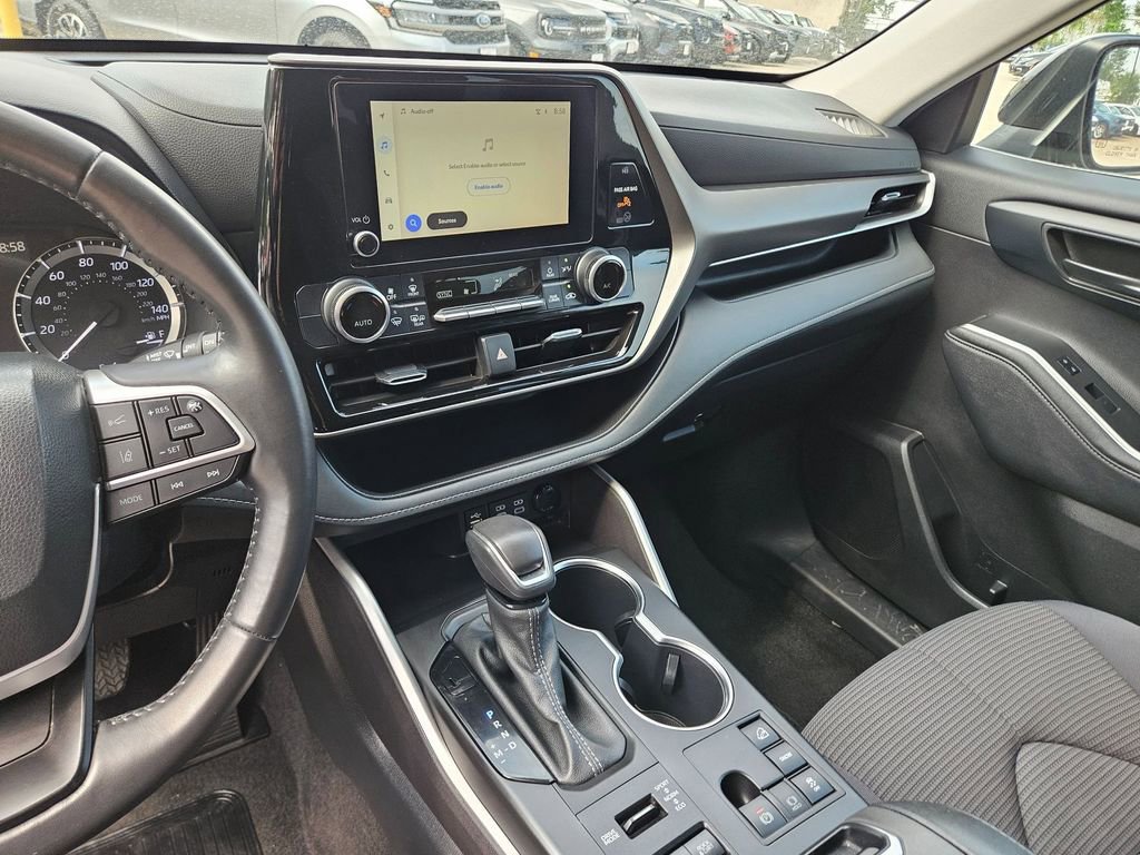 Used 2024 Toyota Highlander LE image 20